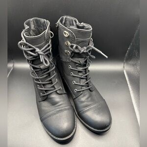 G by Guess Black Combat Boots Women’s Size 8 Lace-Up Zip Moto Style